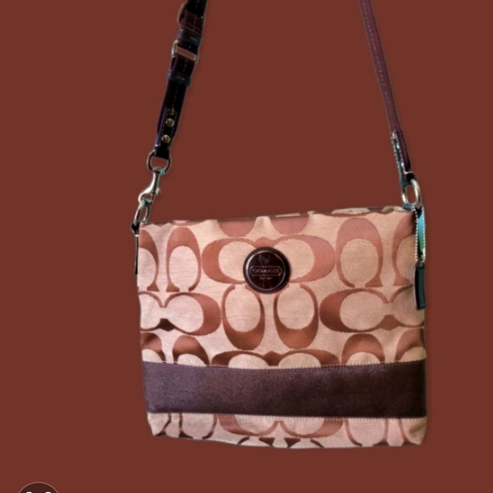 Coach logo Crossbody medium size purse
